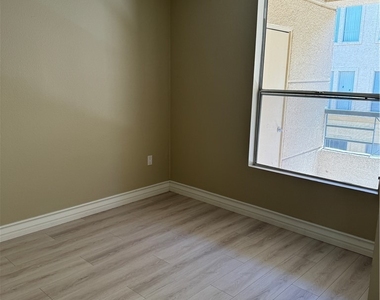 210 E Flamingo Road - Photo Thumbnail 7