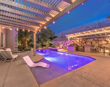 2849 Soaring Peak Avenue - Photo Thumbnail 40