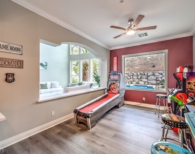 2849 Soaring Peak Avenue - Photo Thumbnail 10