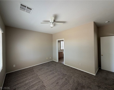 10975 Pumpkin Ridge Avenue - Photo Thumbnail 4