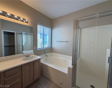 10975 Pumpkin Ridge Avenue - Photo Thumbnail 5