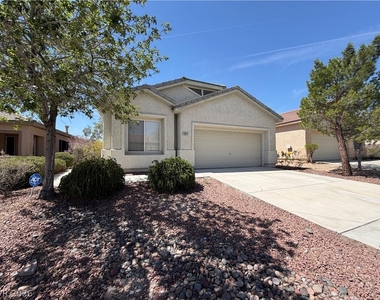 10975 Pumpkin Ridge Avenue - Photo Thumbnail 12