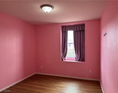 9379 Barcolobo Avenue - Photo Thumbnail 12
