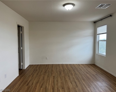 9379 Barcolobo Avenue - Photo Thumbnail 8