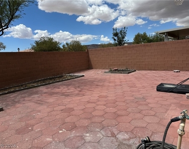 9379 Barcolobo Avenue - Photo Thumbnail 18