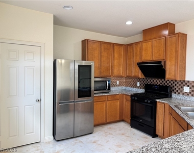 9379 Barcolobo Avenue - Photo Thumbnail 3
