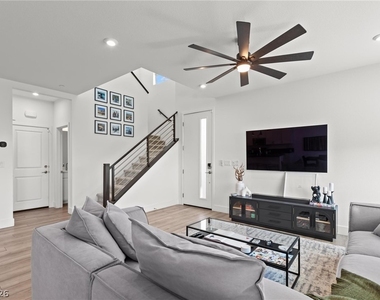 692 Echelon Street - Photo Thumbnail 5