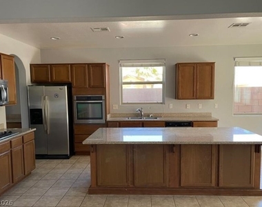 576 Glassford Court - Photo Thumbnail 1