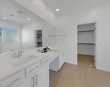 299 Mount Tyndall Street - Photo Thumbnail 28