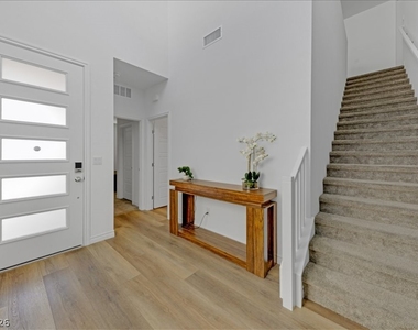 299 Mount Tyndall Street - Photo Thumbnail 7