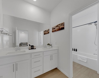 299 Mount Tyndall Street - Photo Thumbnail 21