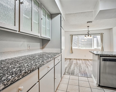 1320 Robin Street - Photo Thumbnail 9