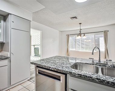 1320 Robin Street - Photo Thumbnail 10