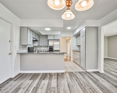 1320 Robin Street - Photo Thumbnail 7