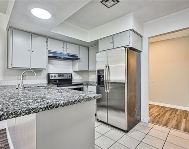 1320 Robin Street - Photo Thumbnail 8