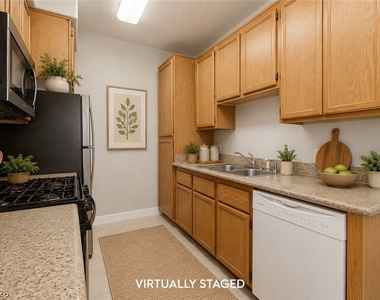 3318 N Decatur Boulevard - Photo Thumbnail 4