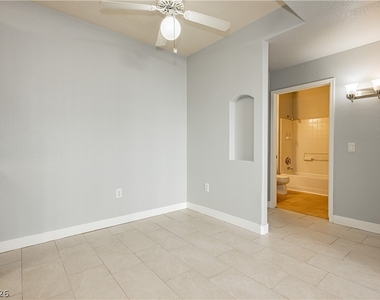 3318 N Decatur Boulevard - Photo Thumbnail 15