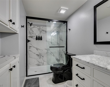 7255 W Sunset Road - Photo Thumbnail 3