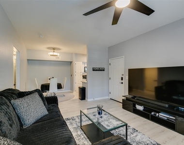 7255 W Sunset Road - Photo Thumbnail 16