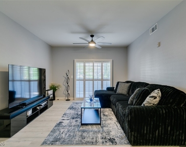 7255 W Sunset Road - Photo Thumbnail 10