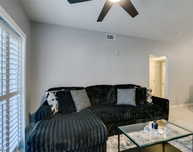 7255 W Sunset Road - Photo Thumbnail 13