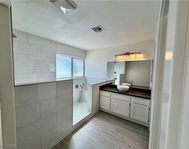 124 Lemongold Street - Photo Thumbnail 8