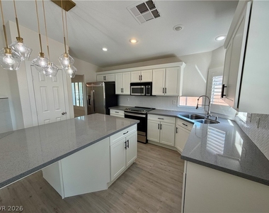 124 Lemongold Street - Photo Thumbnail 5