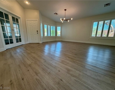 124 Lemongold Street - Photo Thumbnail 1