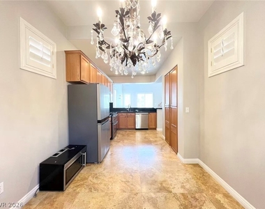 538 Los Hermanos Street - Photo Thumbnail 6