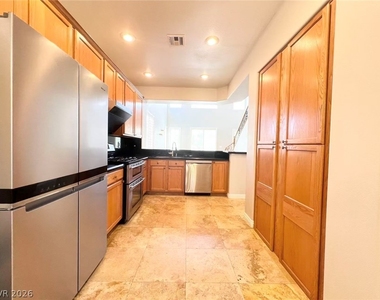 538 Los Hermanos Street - Photo Thumbnail 5