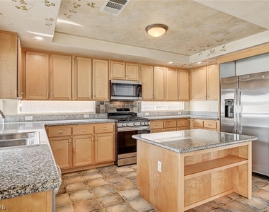 10130 Walhalla Plateau Court - Photo Thumbnail 13