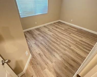 10628 Whitebrush Avenue - Photo Thumbnail 6