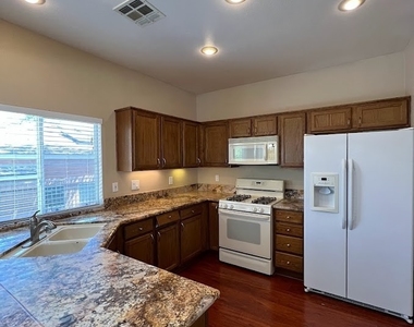 10628 Whitebrush Avenue - Photo Thumbnail 3