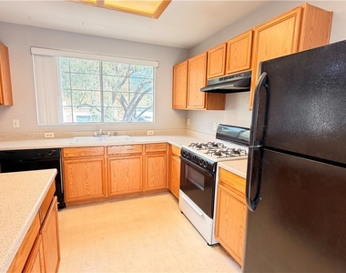 830 Carnegie Street - Photo Thumbnail 3