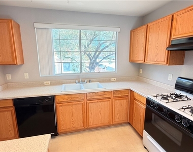 830 Carnegie Street - Photo Thumbnail 4