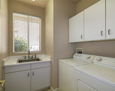 2215 Scarlet Rose Drive - Photo Thumbnail 17