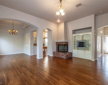 2215 Scarlet Rose Drive - Photo Thumbnail 10