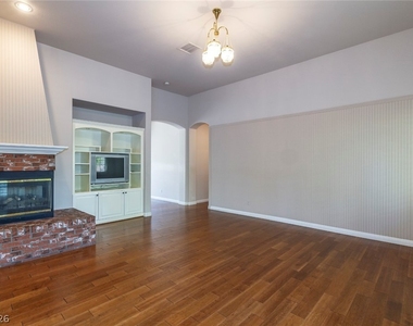 2215 Scarlet Rose Drive - Photo Thumbnail 8