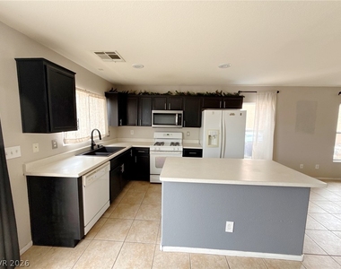824 Blushing Rose Place - Photo Thumbnail 5