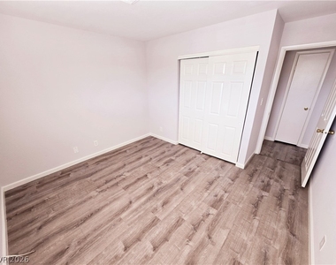 4360 Twin View Circle - Photo Thumbnail 2