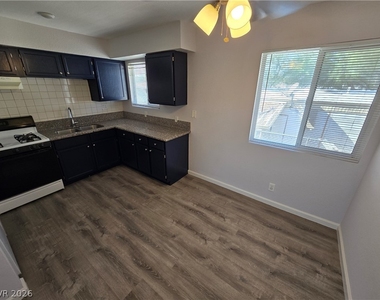 4360 Twin View Circle - Photo Thumbnail 13