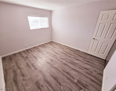 4360 Twin View Circle - Photo Thumbnail 7