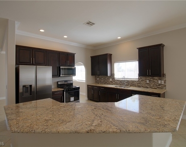 7613 Mooring Avenue - Photo Thumbnail 7