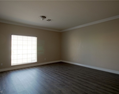 7613 Mooring Avenue - Photo Thumbnail 11