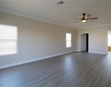 7613 Mooring Avenue - Photo Thumbnail 13