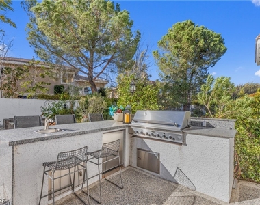 10212 Stone Briar Court - Photo Thumbnail 23