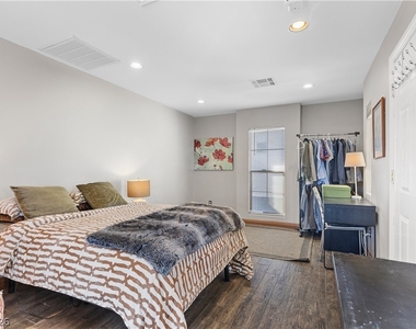 10212 Stone Briar Court - Photo Thumbnail 5