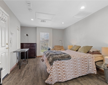 10212 Stone Briar Court - Photo Thumbnail 6