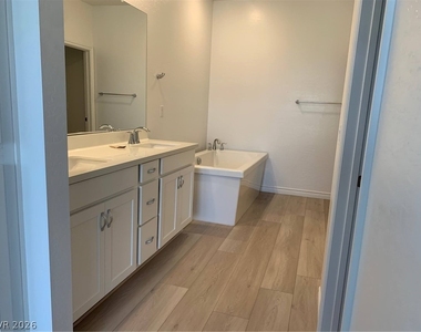 2555 Hampton Road - Photo Thumbnail 18