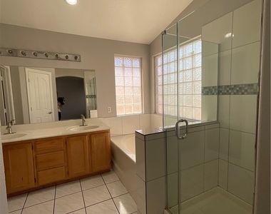 8313 Valleybreeze Avenue - Photo Thumbnail 8